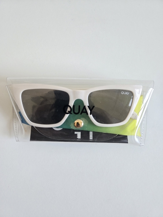 New QUAY Call The Shots Sunglasses Polarized White Frame Black Lenses Cat Eye main image 8